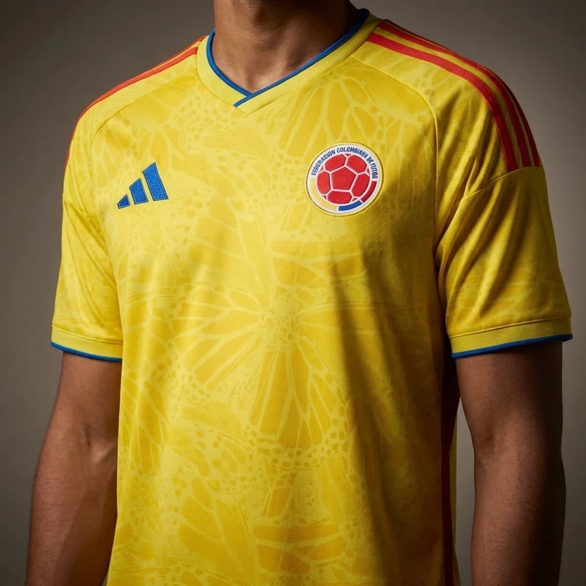 Colombia Thuisshirt 2026 — close-up van embleem, logo en stof