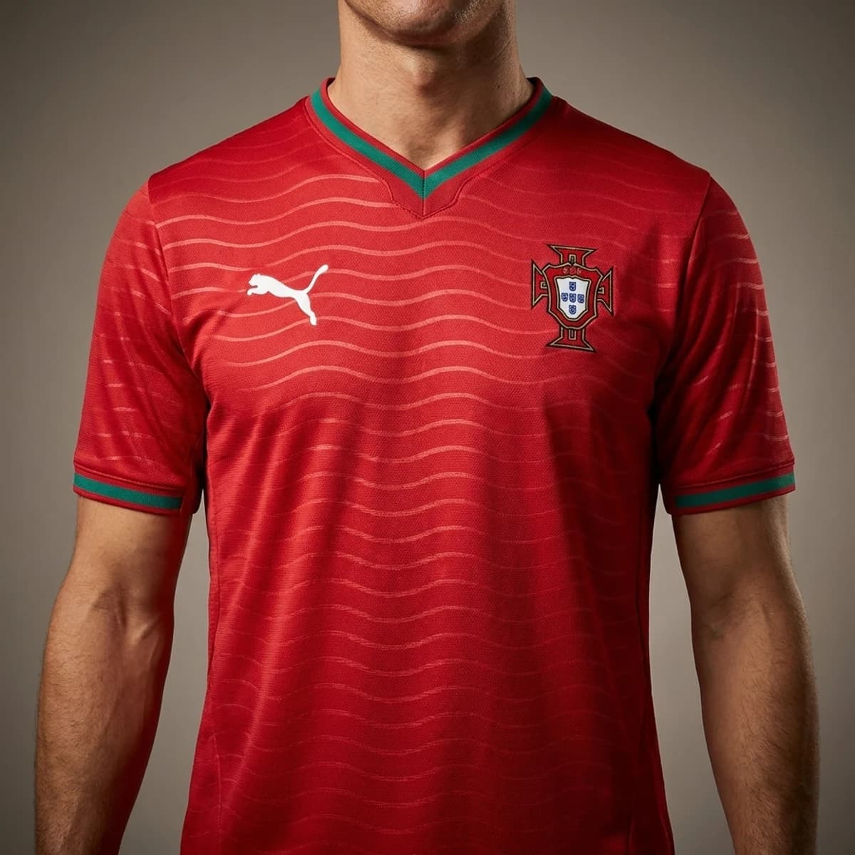 Portugal Thuisshirt 2026 — close-up van embleem, logo en stof