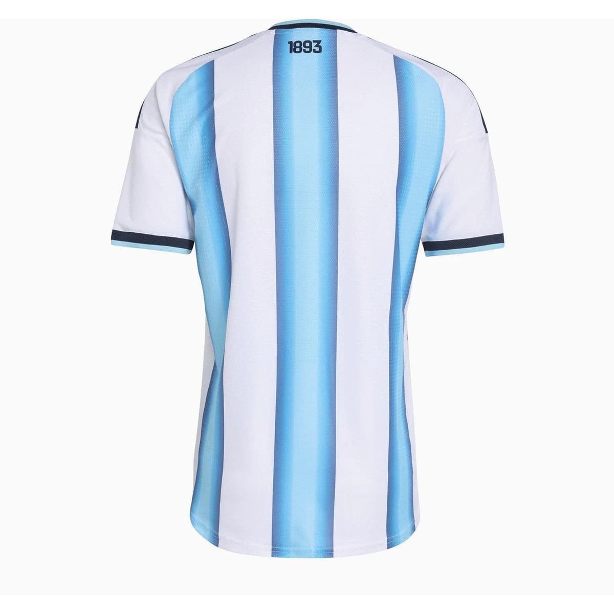 Achterkant van een voetbalshirt met bedrukking van naam en nummer