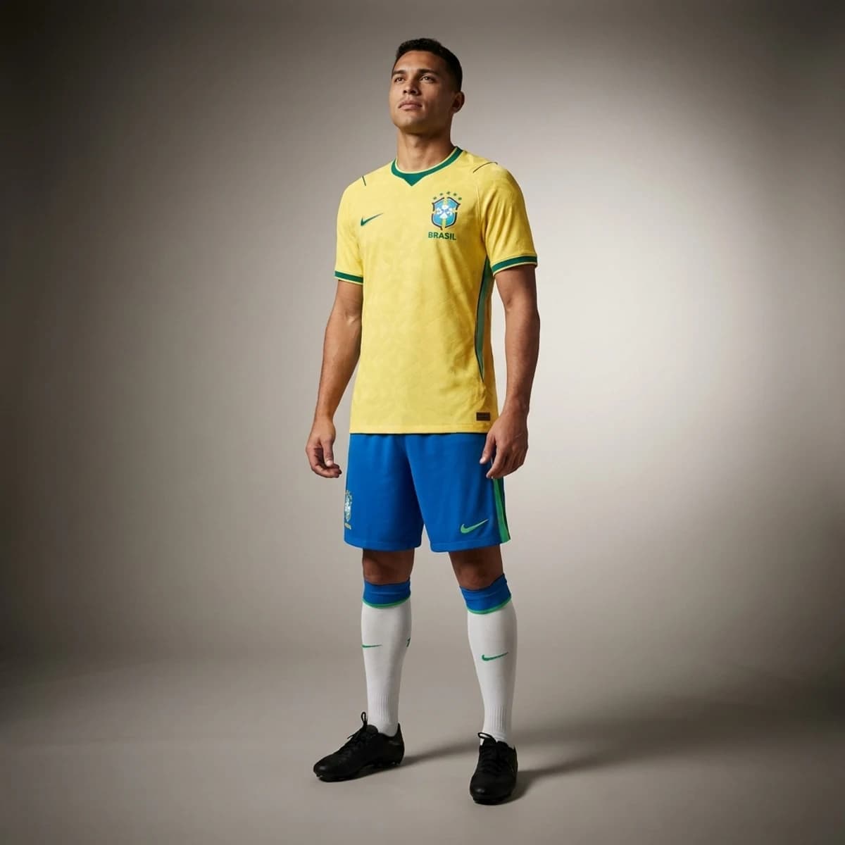 Brazilië Thuisshirt 2026 — gedragen door model in compleet thuistenue met bijpassende broek en sokken